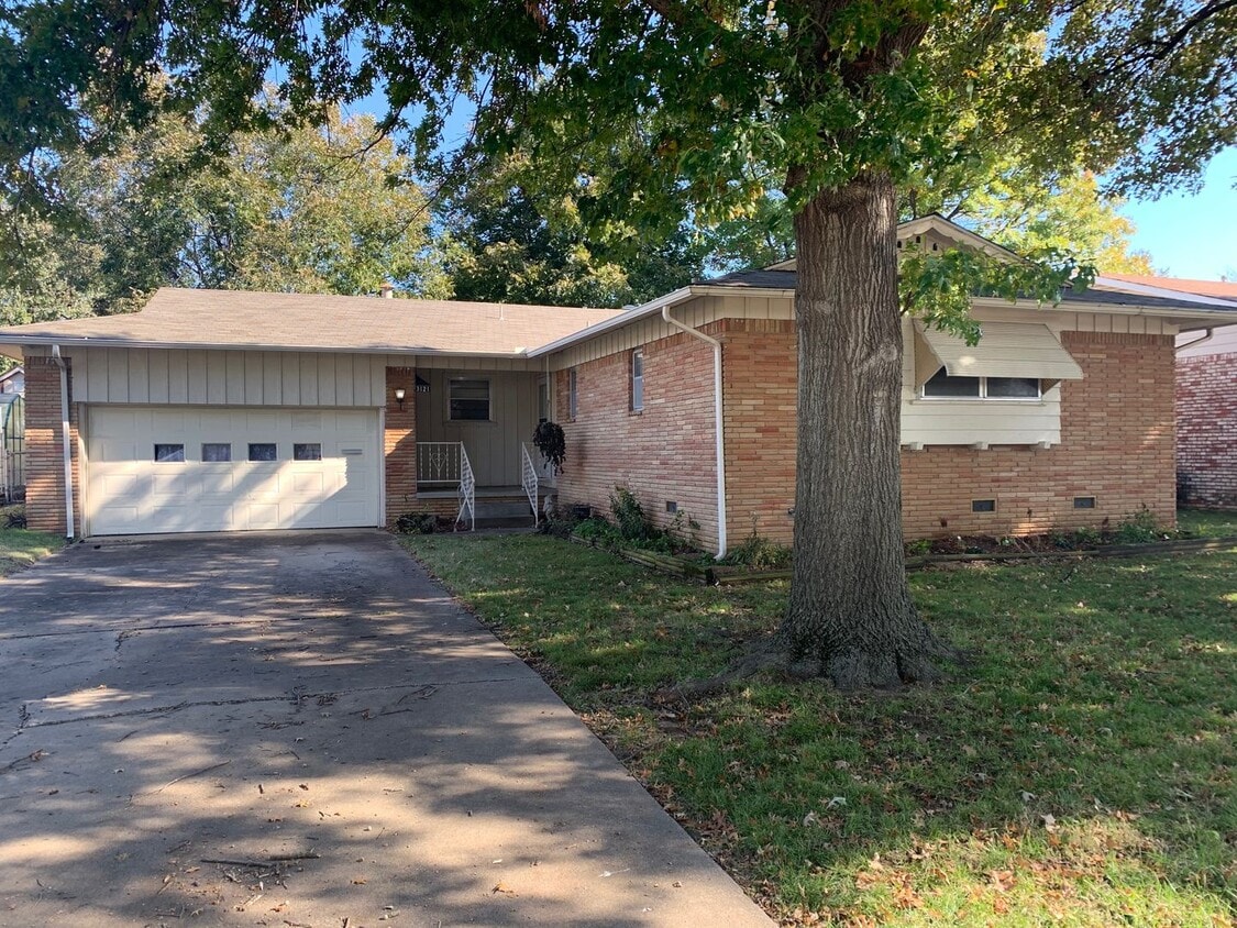 Primary Photo - Cute, Cozy & Move-In READY!
