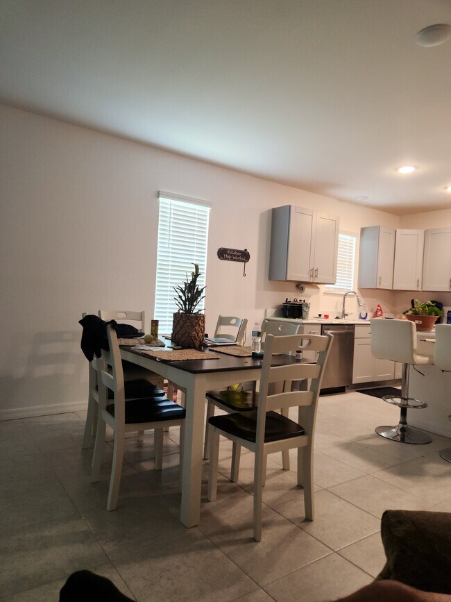 Foto del edificio - 1291 Eden Ave