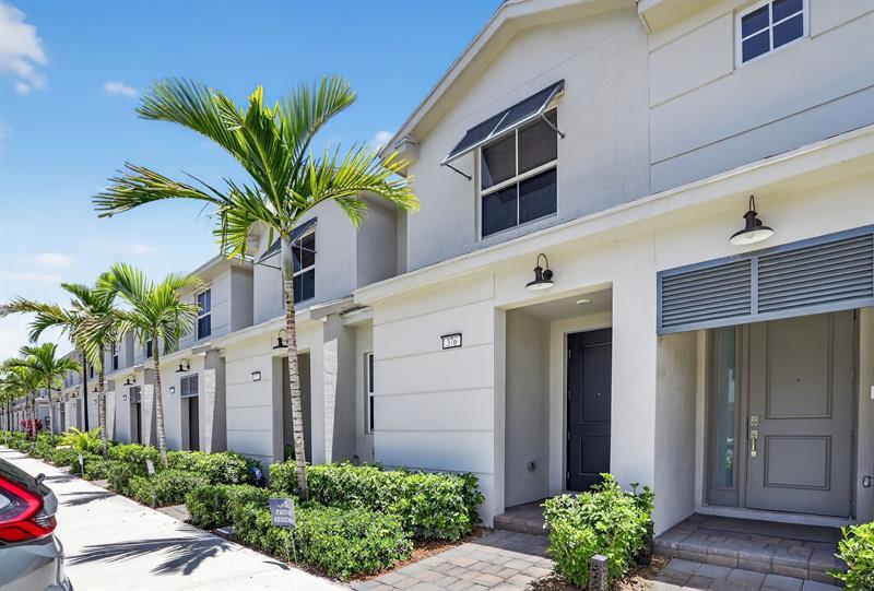 Foto principal - 376 NW 8th Ct