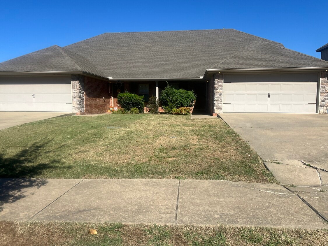 Primary Photo - 3106 SW Deerfield Blvd