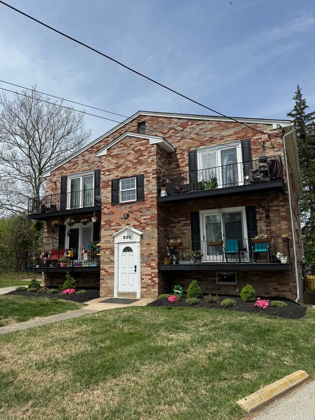 Foto del edificio - 830 Garrett Ln