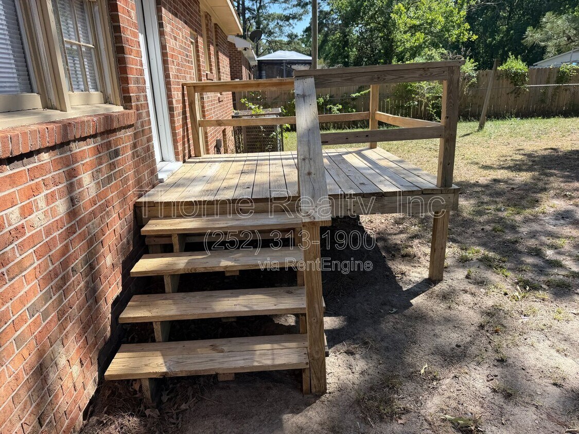 Building Photo - 532 Lark Ln