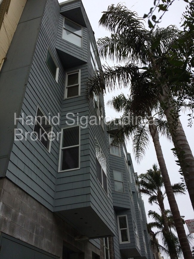 Building Photo - 1006 Steiner St