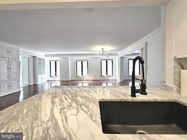 Foto del edificio - 1080 Wisconsin Ave NW