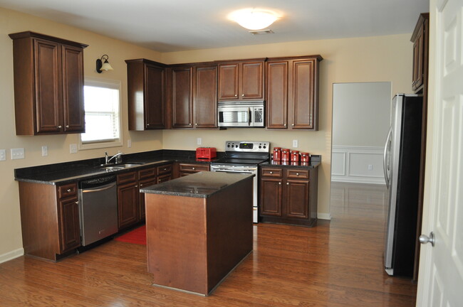 kitchen 1 - 1058 Cedarbrook Dr