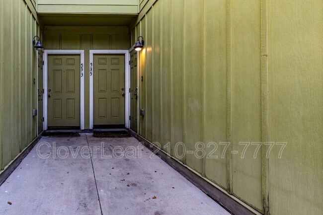 Foto del edificio - 535 Advantage Dr