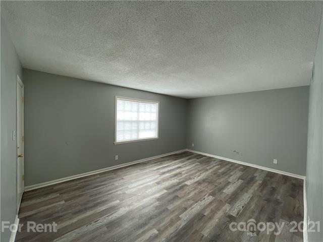Foto del edificio - 5805 Hunting Ridge Ln