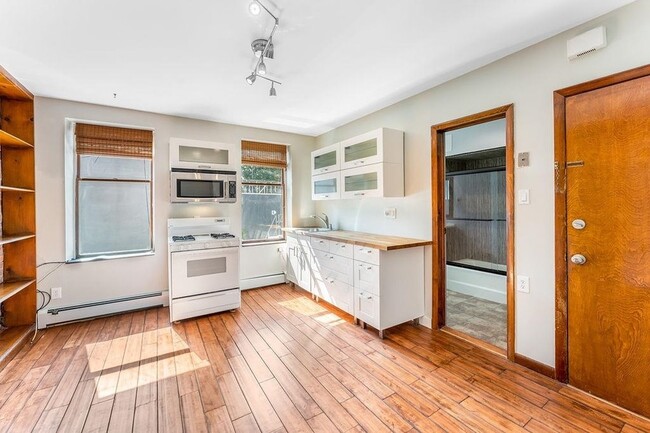 Building Photo - 252 Grove Street Unit 3
