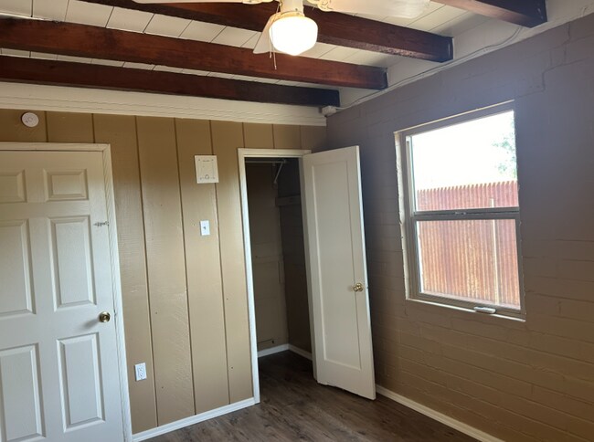 Foto del edificio - 1651 N Magnolia Ave