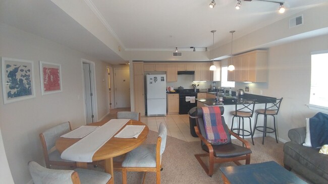 Building Photo - 3 Bedroom 2 Bath Condo in Wildhorse