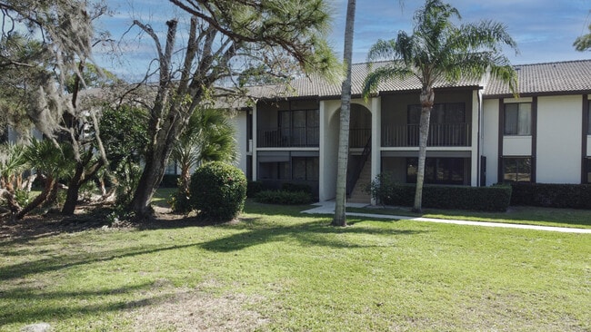 Building Photo - 1455 SW Silver Pine Way