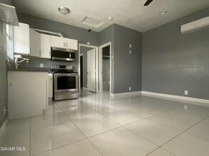 Building Photo - 724 E Ave J6