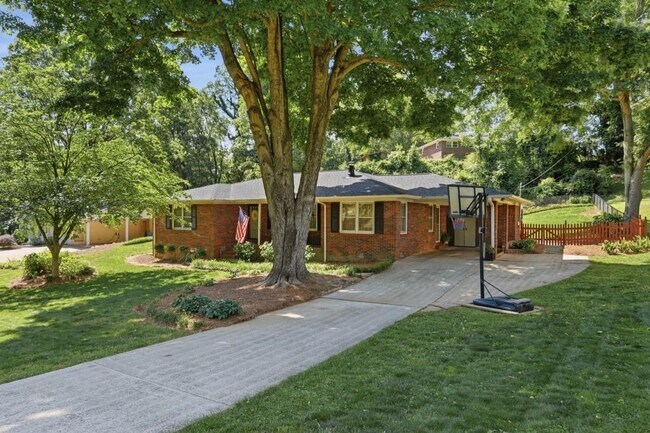 Foto del edificio - 1338 Northwood Cir NE