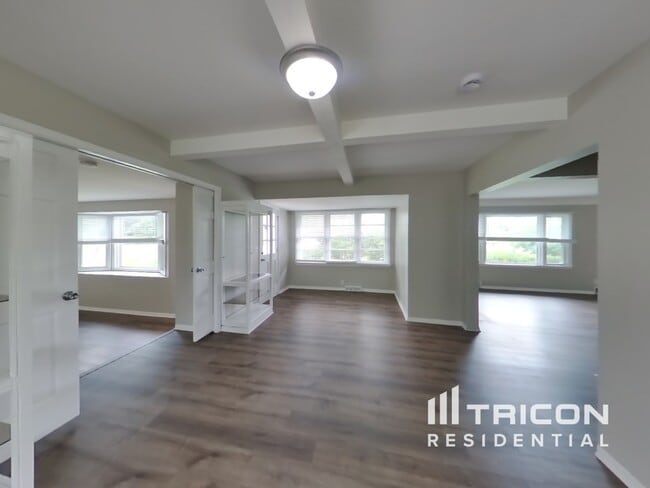 Foto del edificio - 220 W 102nd St