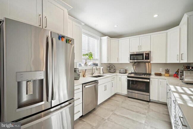 Foto del edificio - 1555 Rivertown Pl