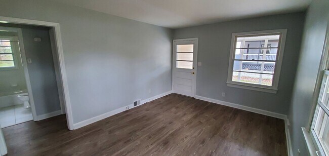 Foto del edificio - 2 Bedroom 1 Bathroom House!