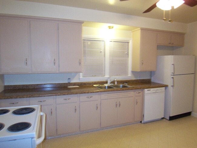 Building Photo - 5453 N 40th St