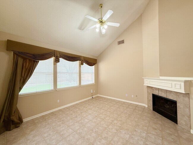 Building Photo - 8510 Green Ash Dr