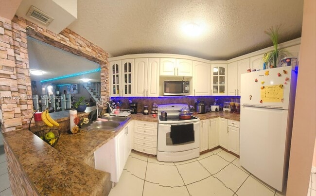 Building Photo - 1145 W 42nd St