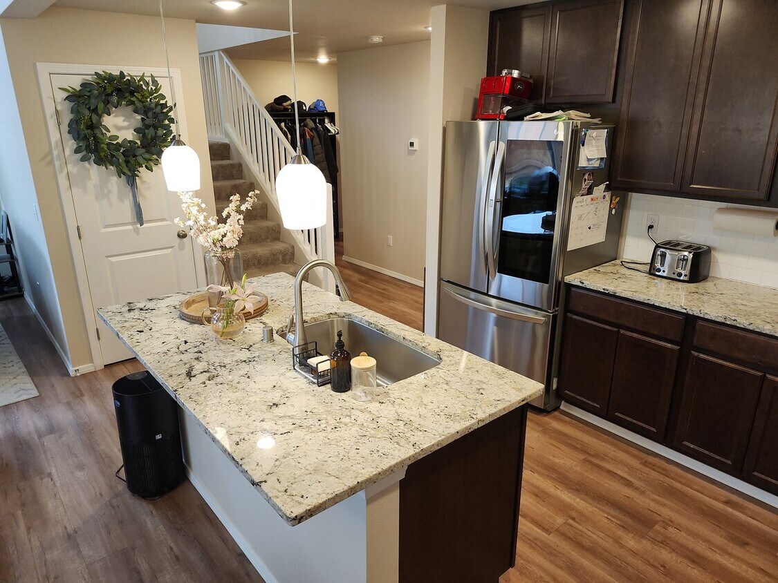 384 Skwentna Dr, Anchorage, AK 99504 Townhome Rentals in Anchorage AK