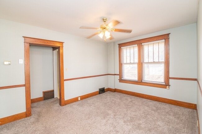 Building Photo - 306 Brooks St