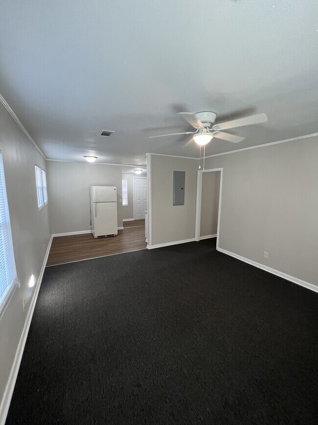 Building Photo - 103 Windsor Cir