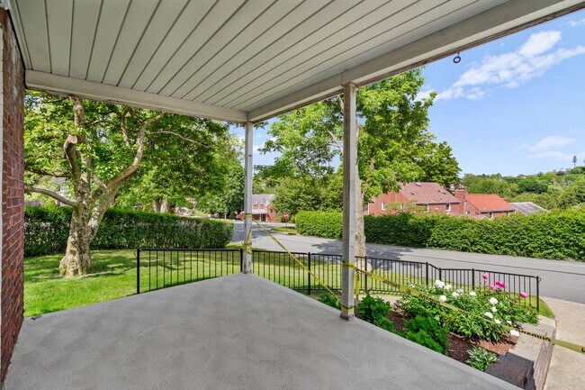 Building Photo - Newly Renovated 2 Bed/ 1 Bath House