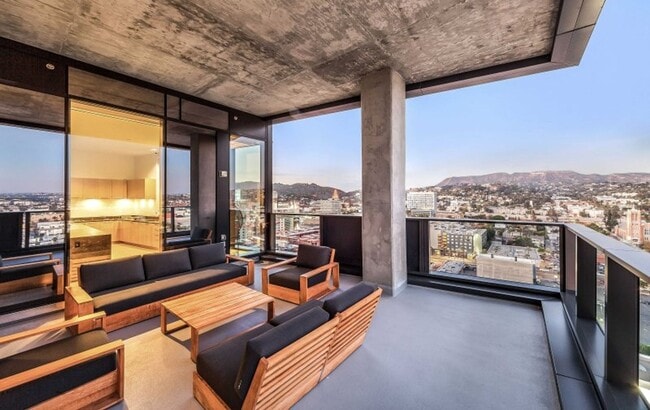 Building Photo - Sky Hollywood
