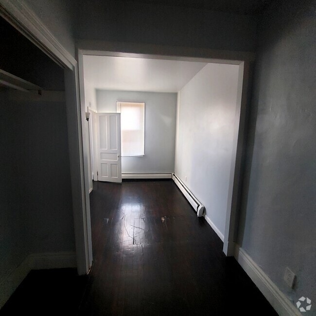 Building Photo - 468 Amherst St