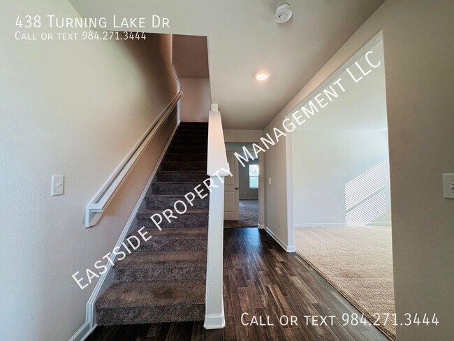 Foto del edificio - 438 Turning Lk Dr