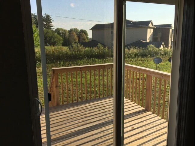 Building Photo - Spacious 3 bedroom, 3.5 bathroom Condo For Rent!