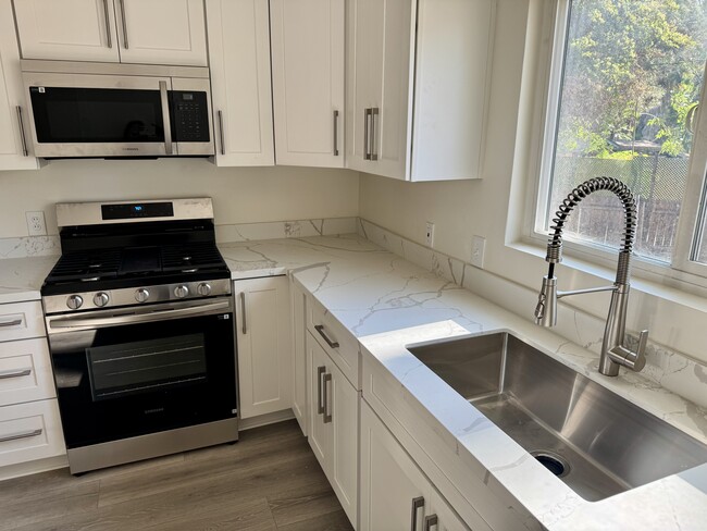 Building Photo - 9101 Creekford Dr