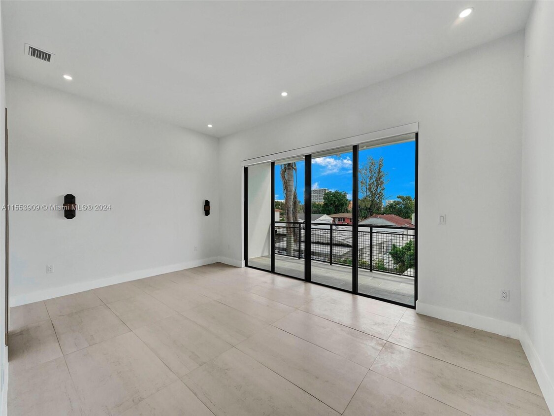 Foto principal - 3120 SW 23rd Terrace