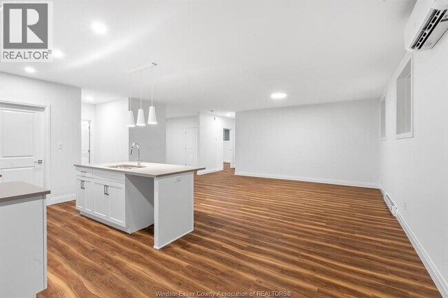 Building Photo - 162 McLellan Ave