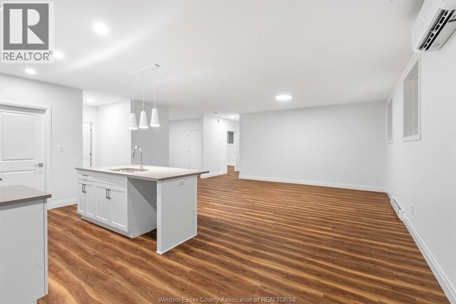 Photo du bâtiment - 162 McLellan Ave