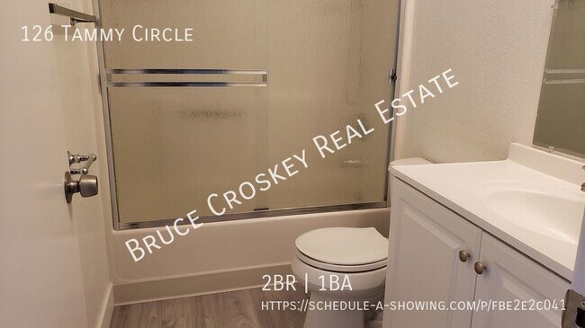 Foto del edificio - Available now! Remodeled home with a one-c...