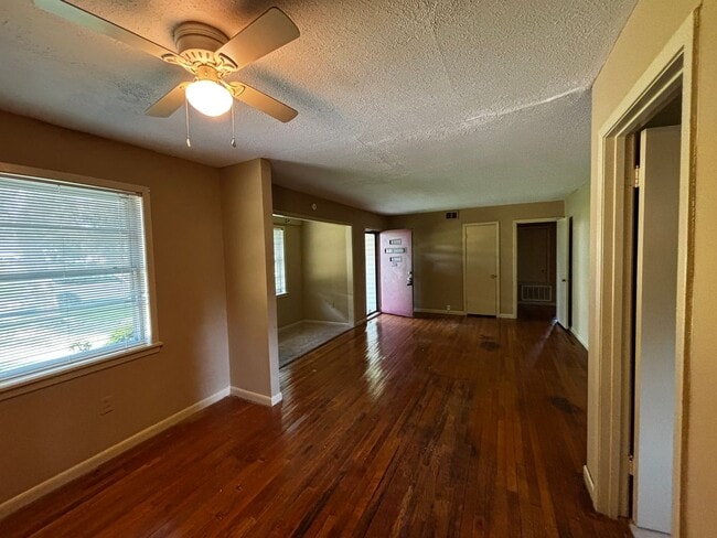 Photo - 214 Pecan Park Dr House