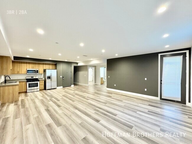 Building Photo - 11155 Huston St
