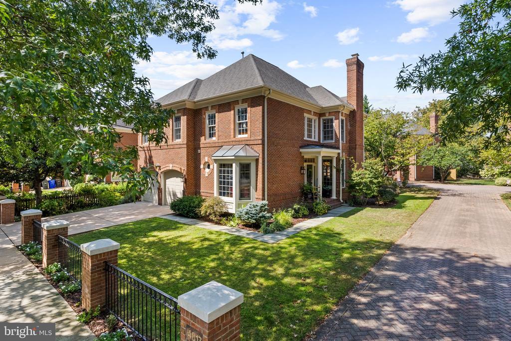 Foto principal - 4825 26th St N