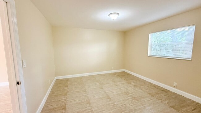 Foto del edificio - 607 NE 29th Dr