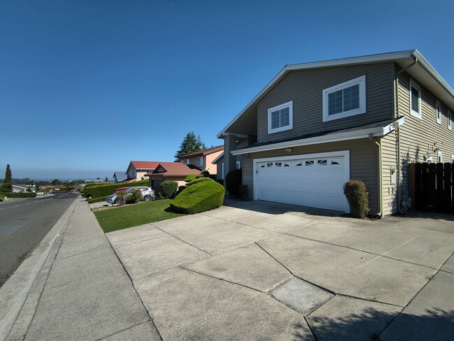 Building Photo - Beautiful and Spacious Two Story 4 Bed/3 Bath Home For Rent In Hercules!!!