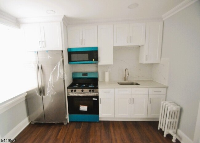 Building Photo - 56 Hobart Pl