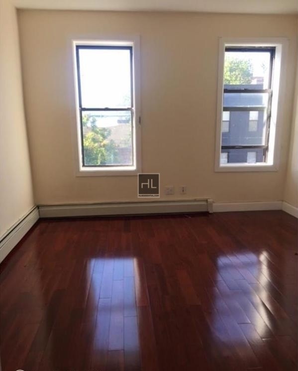 Primary Photo - 179 Richards St