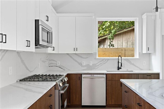 Building Photo - 2813 Prado St