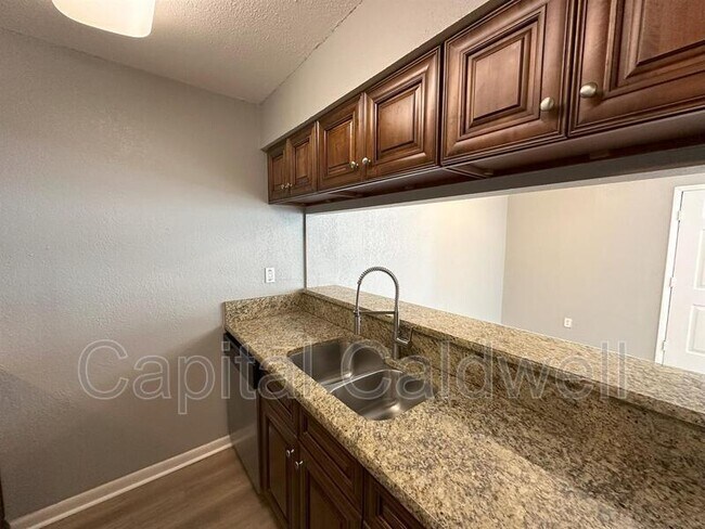 Building Photo - 5440 S MacDill Ave