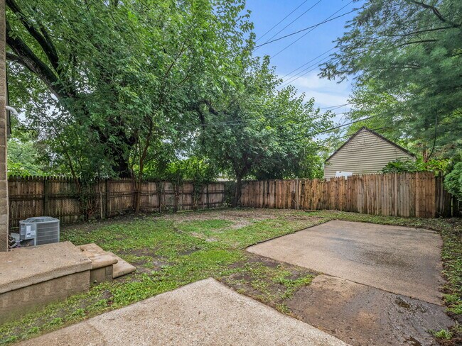Building Photo - 502 Ardmore Dr