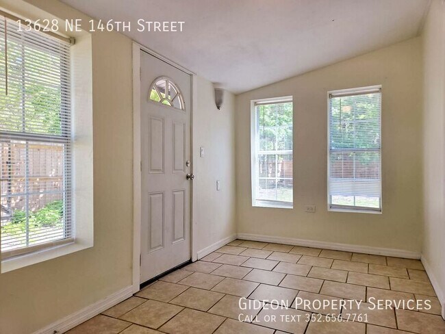 Foto del edificio - 13628 NE 146th St