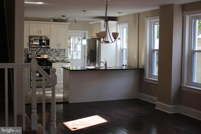 Foto del edificio - 330 W Washington St