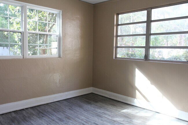 Foto del edificio - 1114 W Lincoln Ave