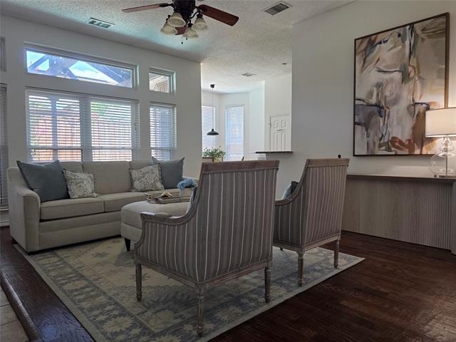 Foto del edificio - 1728 Forest Glen Dr